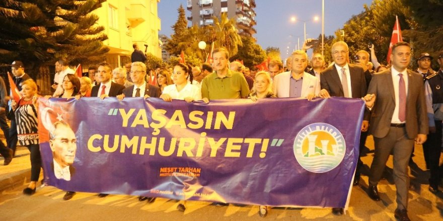 Mezitli’de ’Cumhuriyet Yürüyüşü’