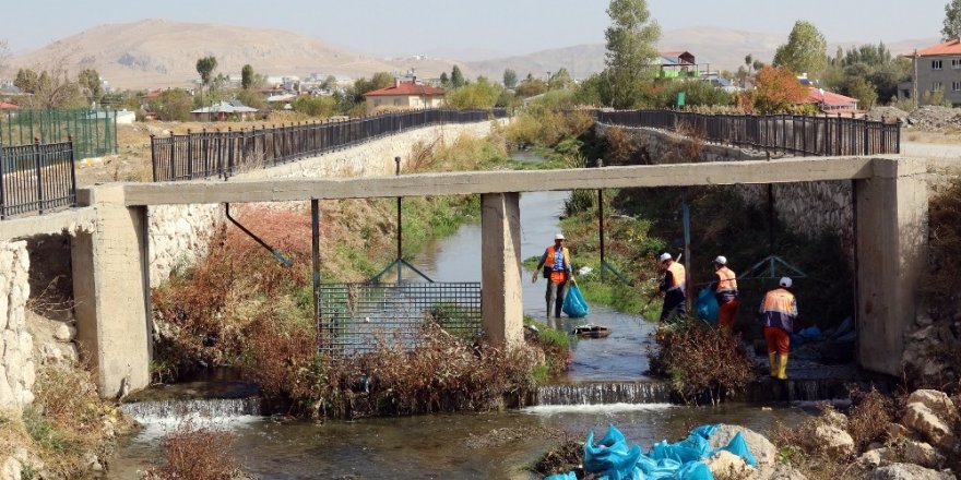 Van Gölü’ne dökülen dereler temizleniyor