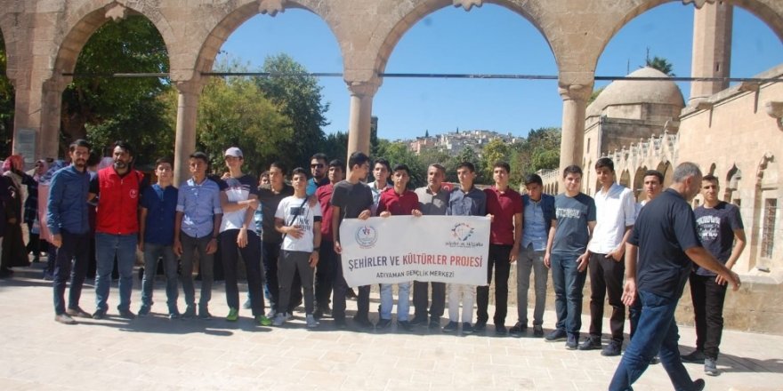 Sınavda başarılı olan öğrenciler Şanlıurfa’yı gezdi