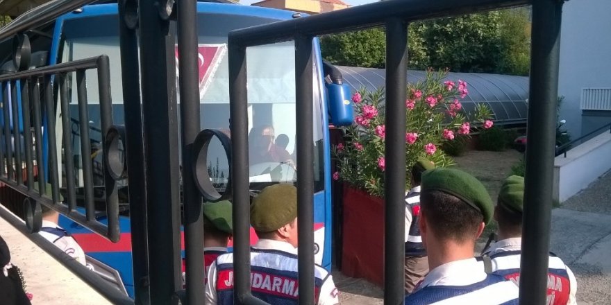 Sınav soruları verilen FETÖ sanığına 2 yıl 6 ay hapis cezası