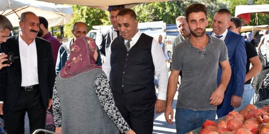 Başkan Can, semt pazarını denetledi