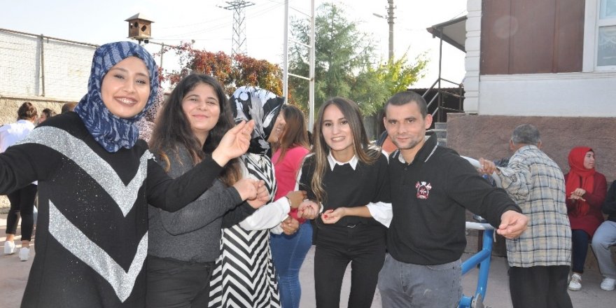 MYO öğrencileri engellilere unutulmaz bir gün yaşattı