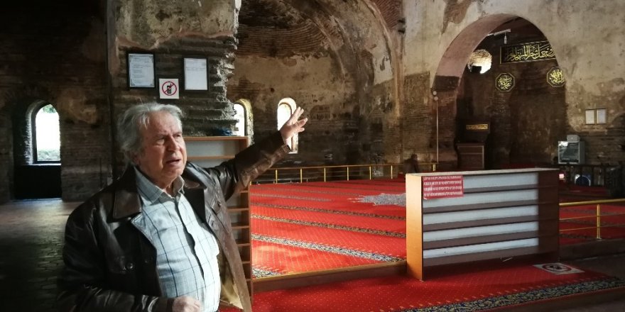 Ayasofya’daki buzlu cam ve pimapenler tartışmaya sebep oldu