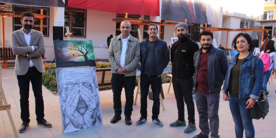 Hakkari’de resim sergisi