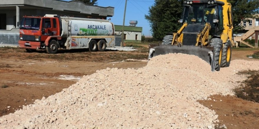 Akçakale kırsalında yol yapım çalışmaları sürüyor