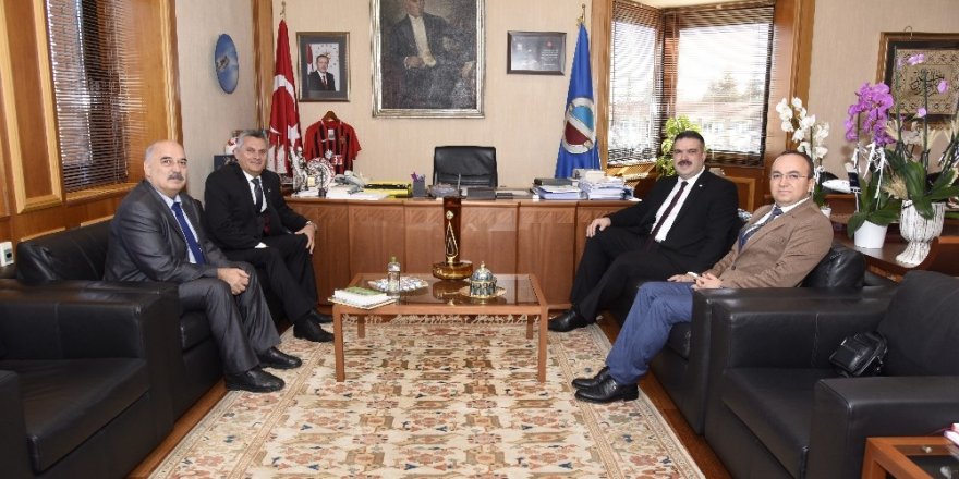 Sücaaddin Veli Kültür ve Turizm Derneği’nden Rektör Prof. Dr. Çomaklı’ya ziyaret