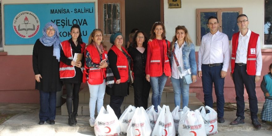 İhtiyaç sahibi öğrencileri sevindiriyorlar