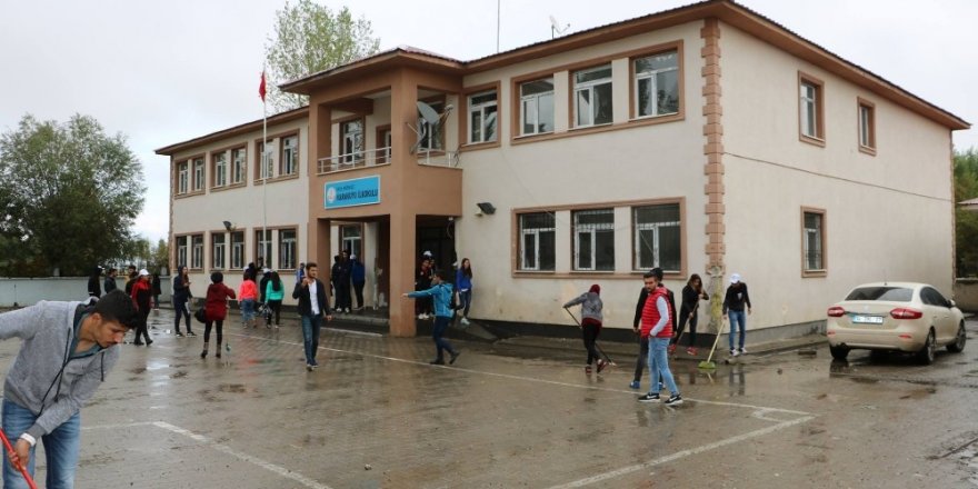 BESYO’dan ilkokul ve ortaokul öğrencilerine sportif destek