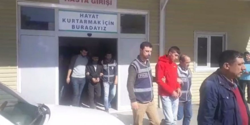 Silah zoruyla araca bindirip telefonunu gasp ettiler