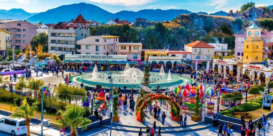 Ayaz Ata ve Noel Baba Marmaris’te buluşuyor