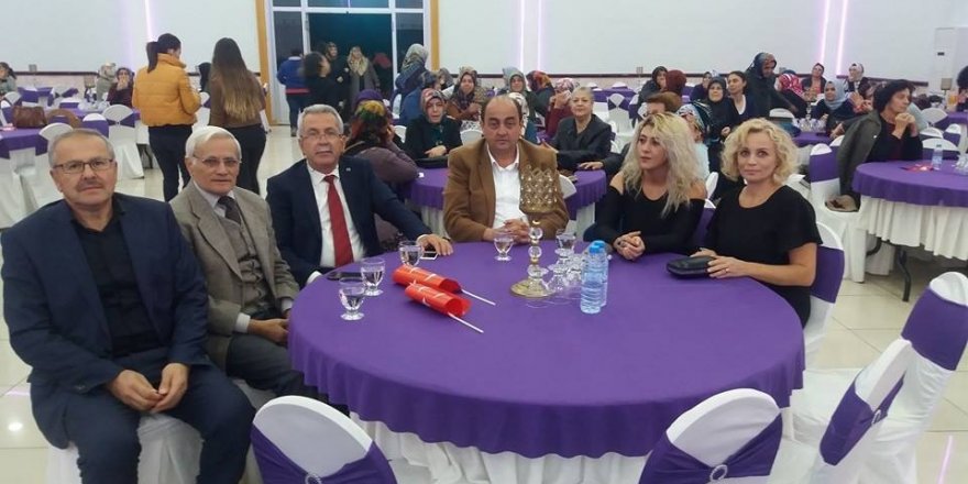 Gülüçlü kadınlar Cumhuriyet konseriyle coştu