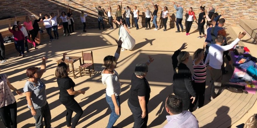 Göbeklitepe’de turist kafilesinden kundalini yoga