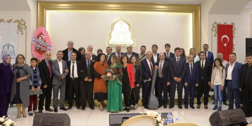Erzurumlu Emrah ile Ercişli Emrah Niksar’da Anıldı