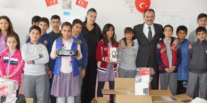 Öğrencilerin mektupla gelen mutluluğu