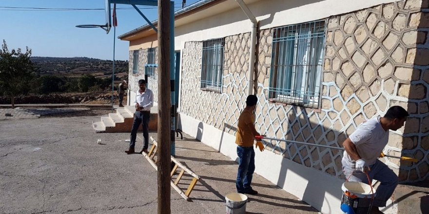 Avcılar, okul onarımı ve öğrencilere yardım için kolları sıvadı