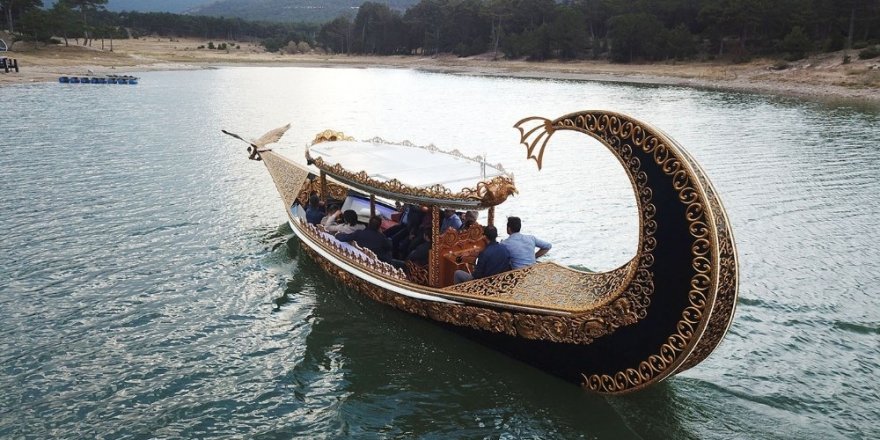 Bozkırın ortasında turizm için tekne üretiyor