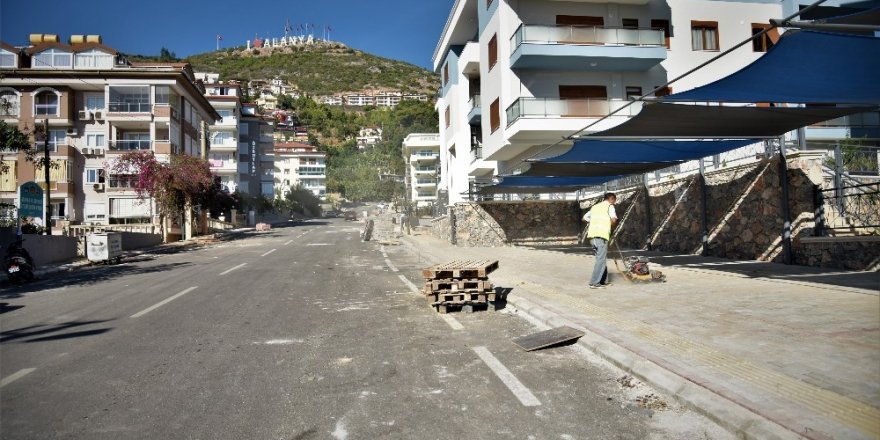 Alanya Küçükhasbahçe’de kaldırım çalışması