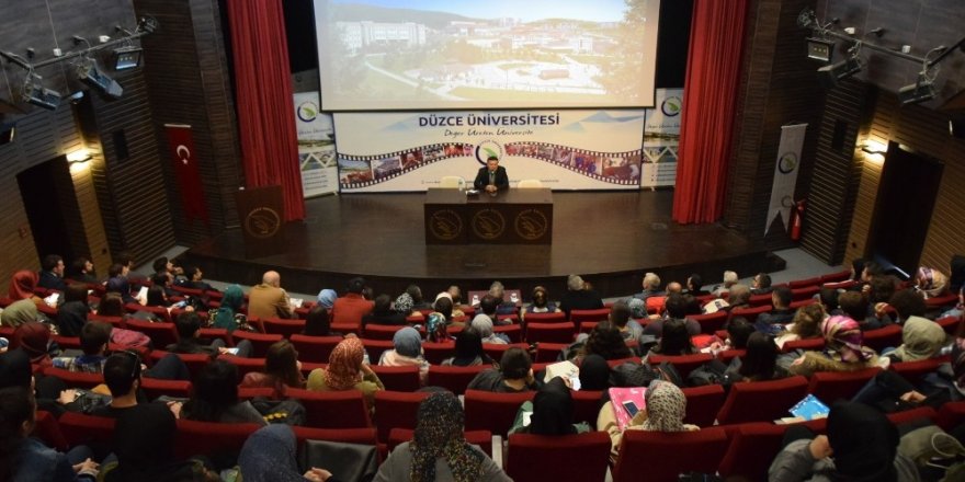 Düzce Üniversitesi’nde Cumhuriyet ve Demokrasi anlatıldı
