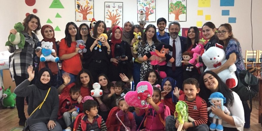 Sandıklı’daki yüksek okul öğrencilerinden sosyal sorumluluk projesi