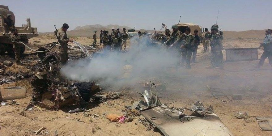Afganistan'da üst düzey yetkilileri taşıyan askeri helikopter düştü: 20 ölü