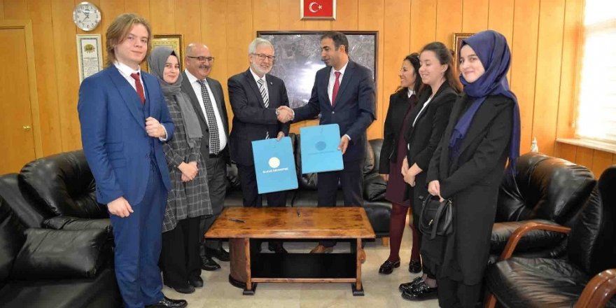Projeci liseye Uludağ Üniversitesi’nden destek