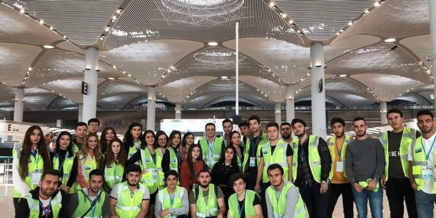 AÜ öğrencilerinden yeni havalimanına tam not