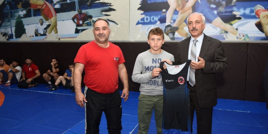 Çorum’da güreş takımlarına 50 bin liralık destek