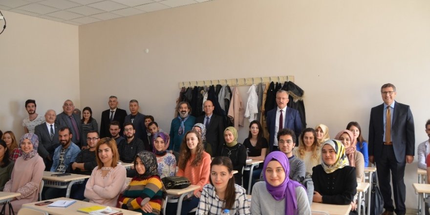 Rektör Levent, öğrencilerle bir araya geldi
