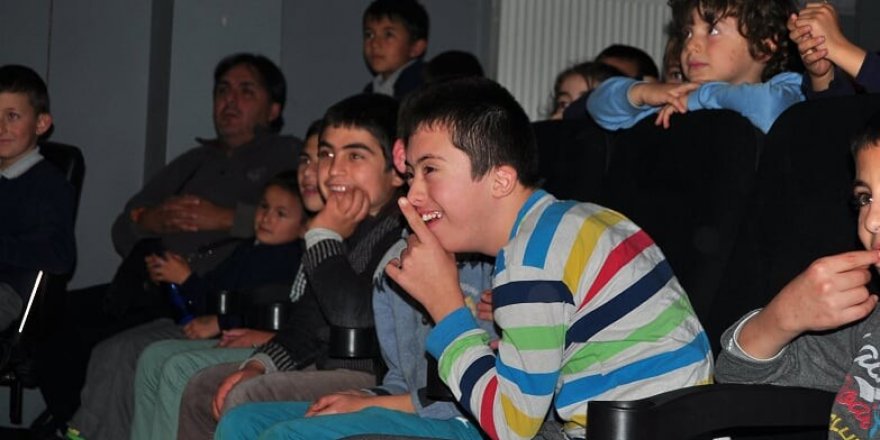 Dağ ilçelerinde tiyatro sevinci