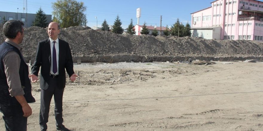 Başkan Bozkurt kapalı pazar yeri çalışmalarını yerinde inceledi