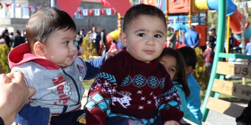 40 yıllık mahalle ilk parkına kavuştu