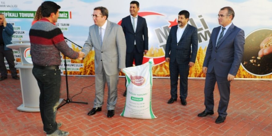 Diyarbakır’da 35 çiftçiye 51 ton sertifikalı tohum dağıtıldı