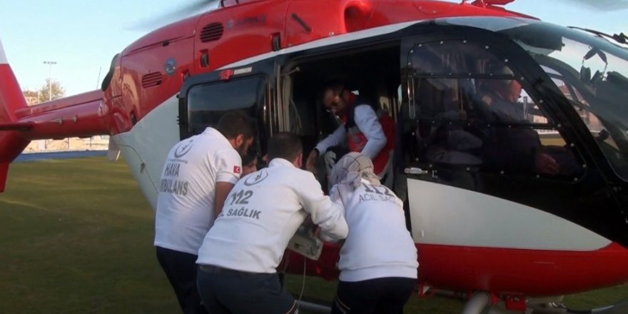 Ambulans helikopter 1 günlük bebek için havalandı
