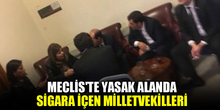 Meclis'te yasak alanda sigara içen milletvekilleri