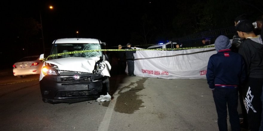 Hafif ticari araçla motosiklet çarpıştı: 2 ölü, 1 yaralı