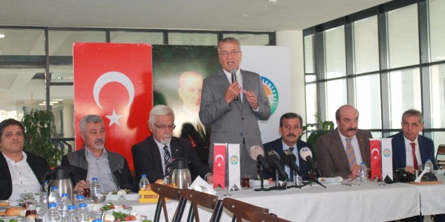 Tarhan: "Üç merkezli bir şehir oluşturuyoruz"