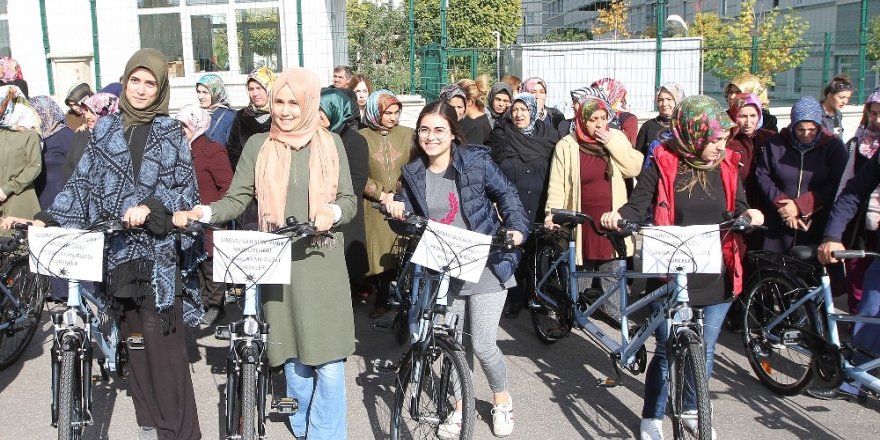 Üniversiteli kız öğrencilerden farkındalık etkinliği