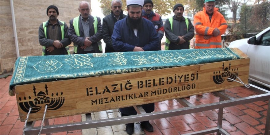 Kazada öldü, kimliği belirlenemedi 6 kişi son yolculuğuna uğurladı