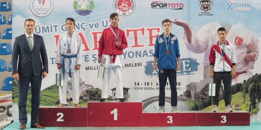 Kağıtsporlu karateciler Avrupa yolcusu