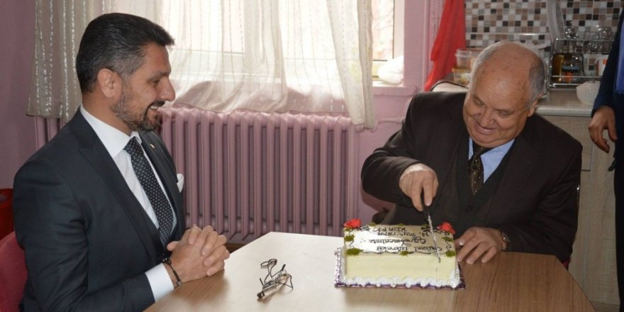 En kıdemli öğretmene sürpriz ziyaret
