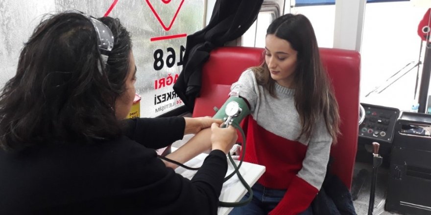 Burhaniye’de belediye çalışanları kan verdi