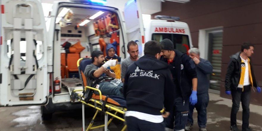 Kolunu iş makinesine kaptıran işçi yaralandı