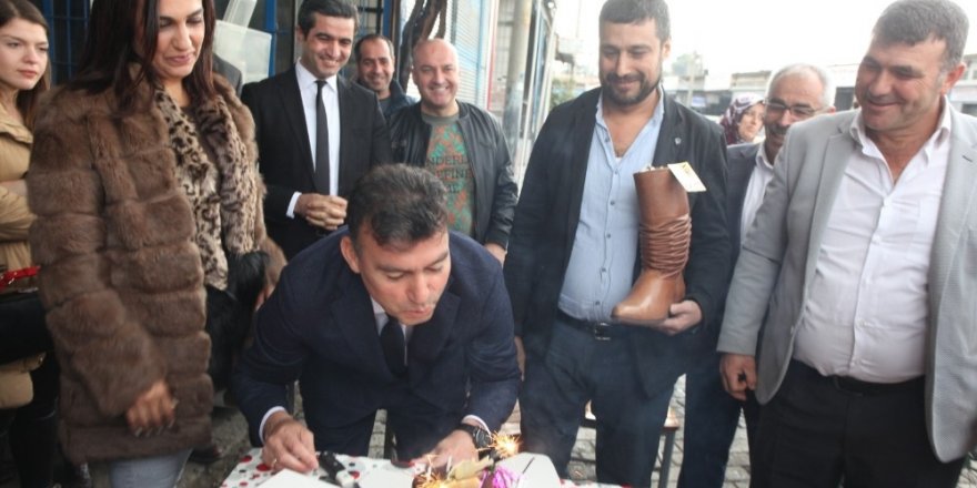 Esnaftan Ümmet Akın’a doğum günü sürprizi