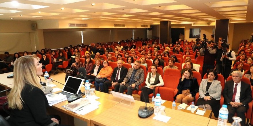 Mersin’de ’Kadına Yönelik Şiddetle Mücadele Günü’ konferansı