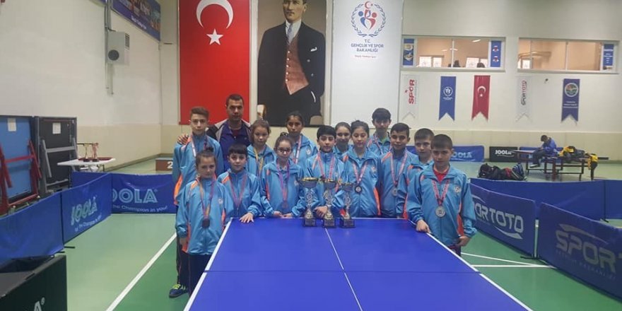 Kocasinan masa tenisi takımları başarıya doymuyor