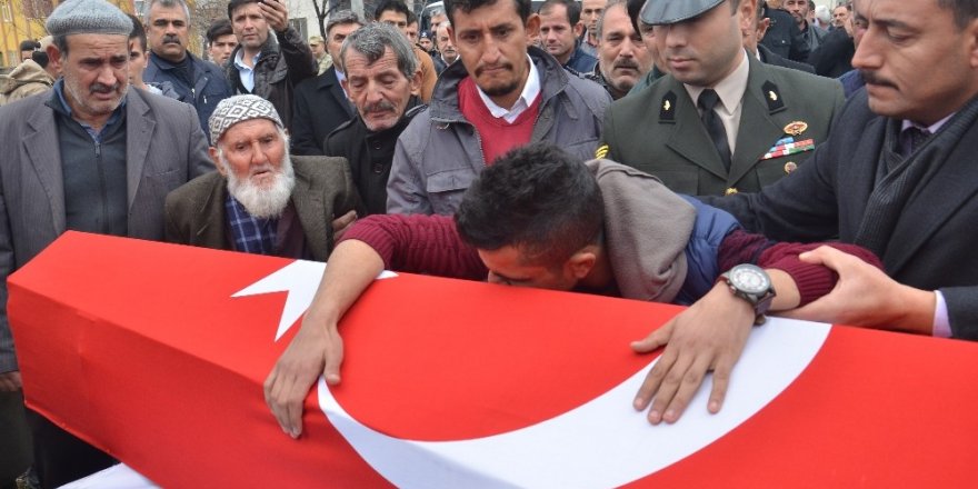 Kansere yenik düşen asker, son yolculuğuna uğurlandı