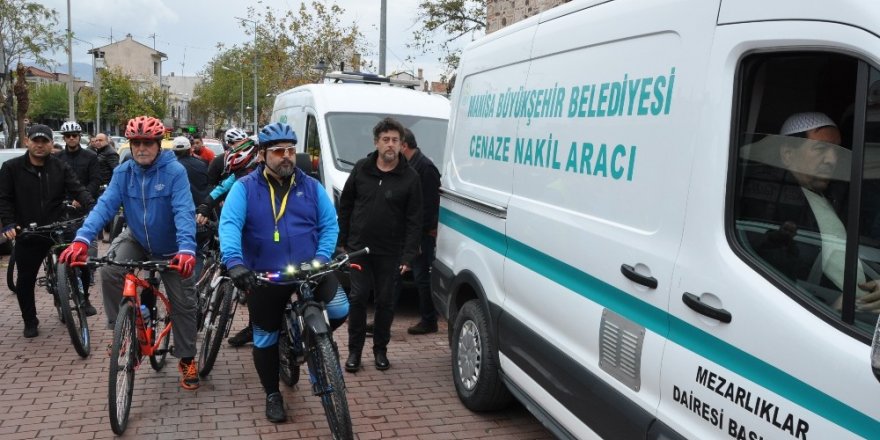 Kazada hayatını kaybeden bisikletçi defnedildi