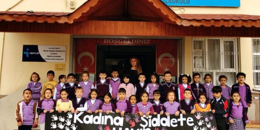 Öğrencilerden kadına şiddete koreografili tepki