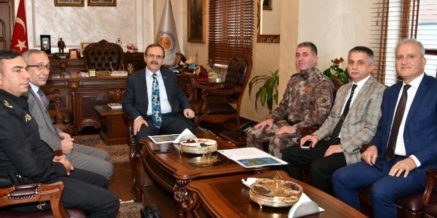 Başkan Zihni Şahin’den Samsun polisine övgü