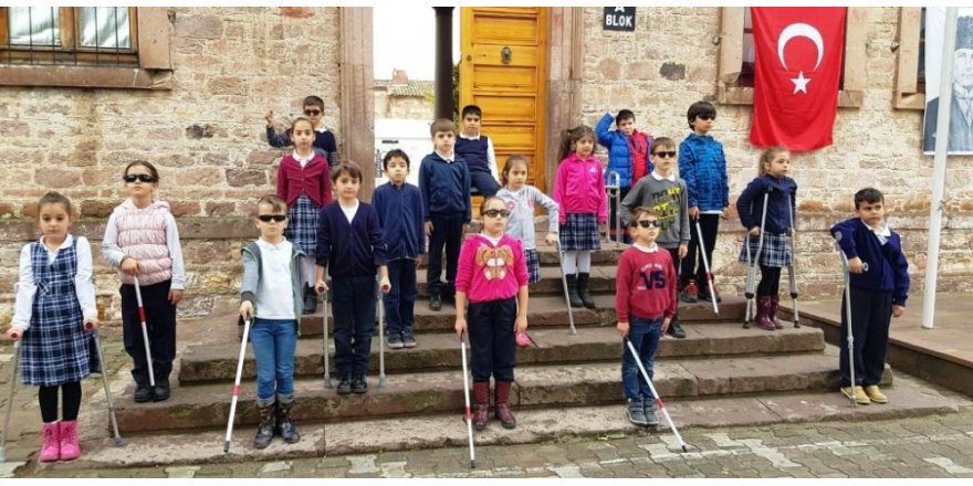 Minik öğrenciler engellilerle empati kuracak